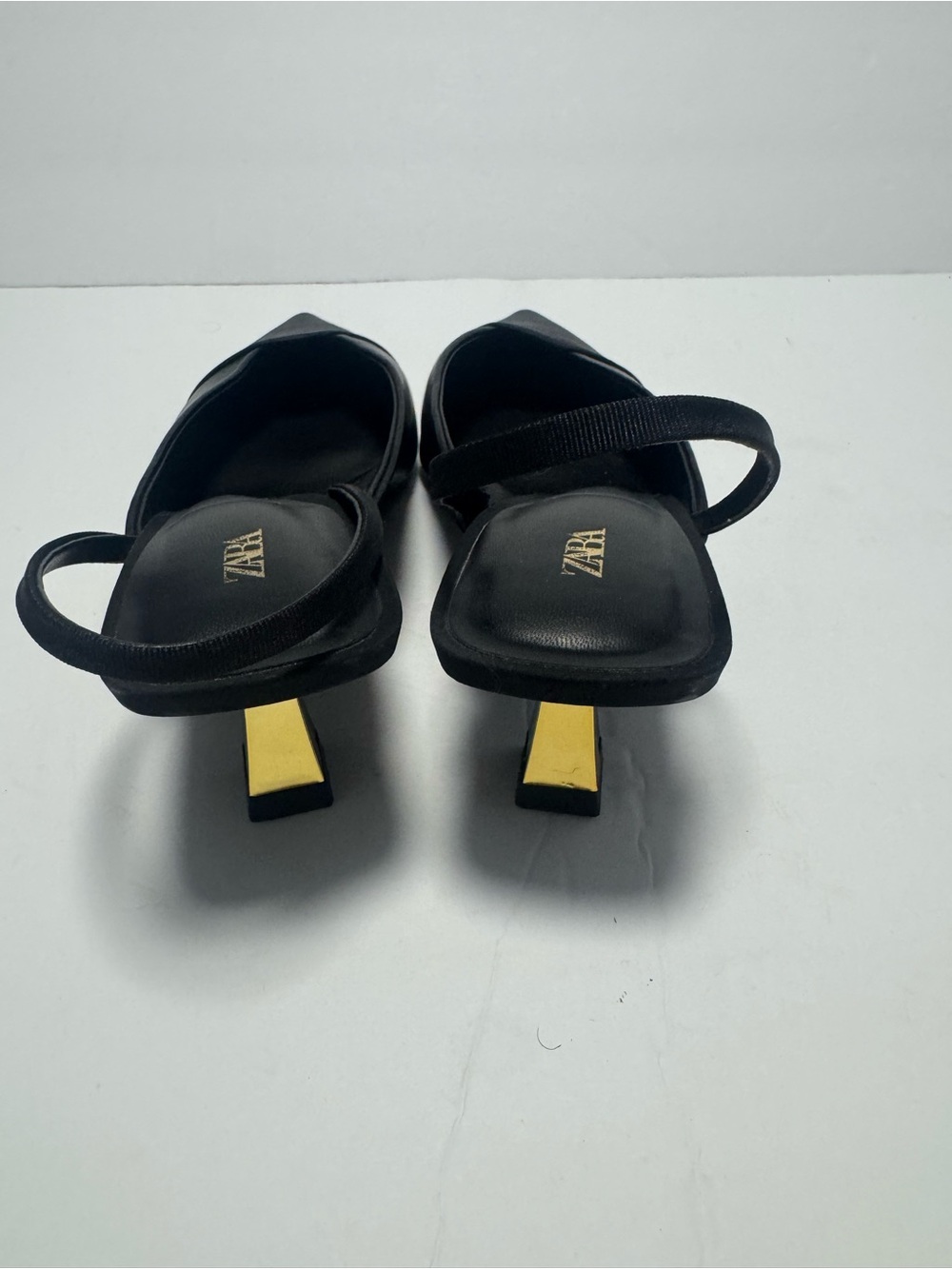Zara Women’s Kitten Heels Size 38 Black with Gold Trim - Picture 4 of 6